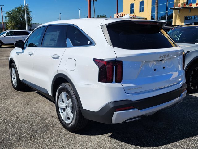 Used 2025 Kia Sorento LX image 3