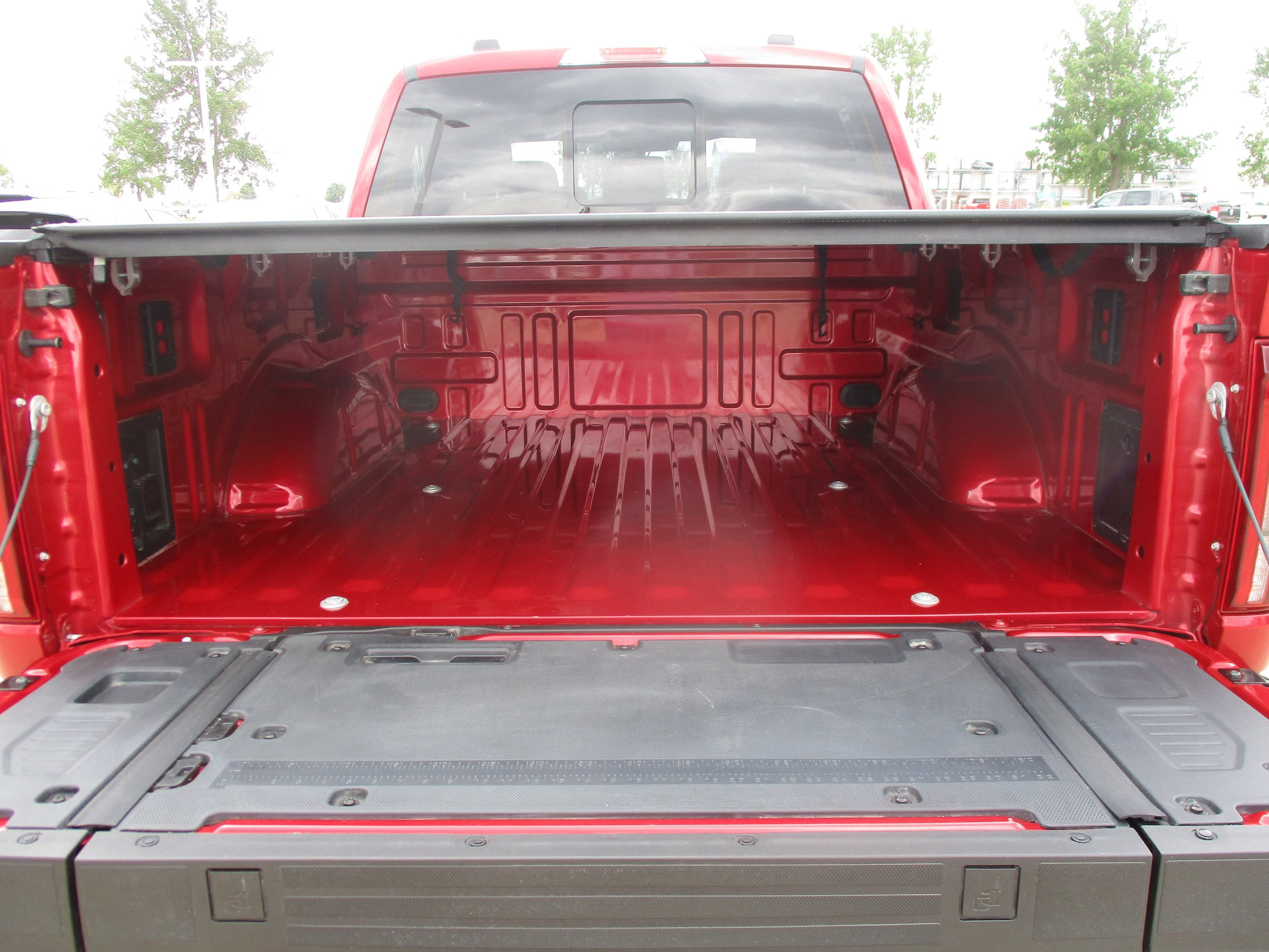 Used 2024 Ford F150 Lariat w/ Bed Utility Package AWD/4WD image 8