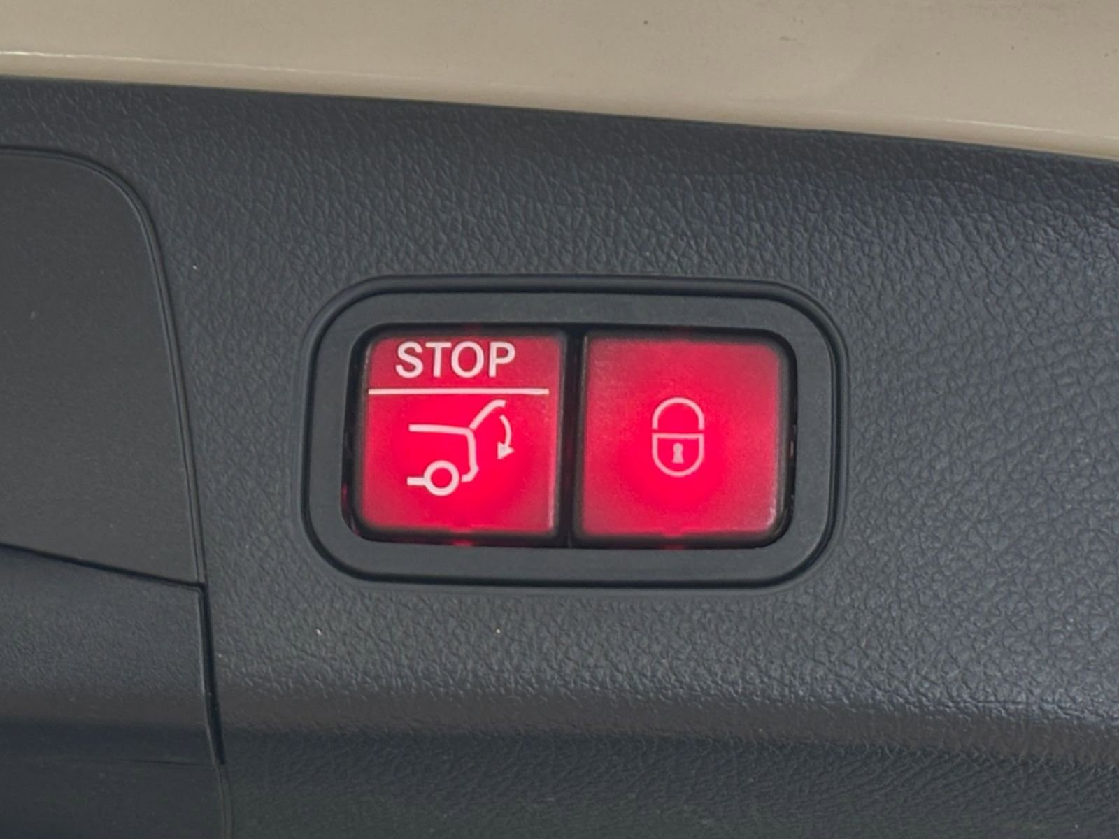 Used 2025 Mercedes-Benz GLA 250 4MATIC image 23