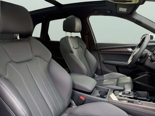 Certified 2025 Audi Q5 e Premium Plus w/ Premium Plus Package AWD/4WD image 30