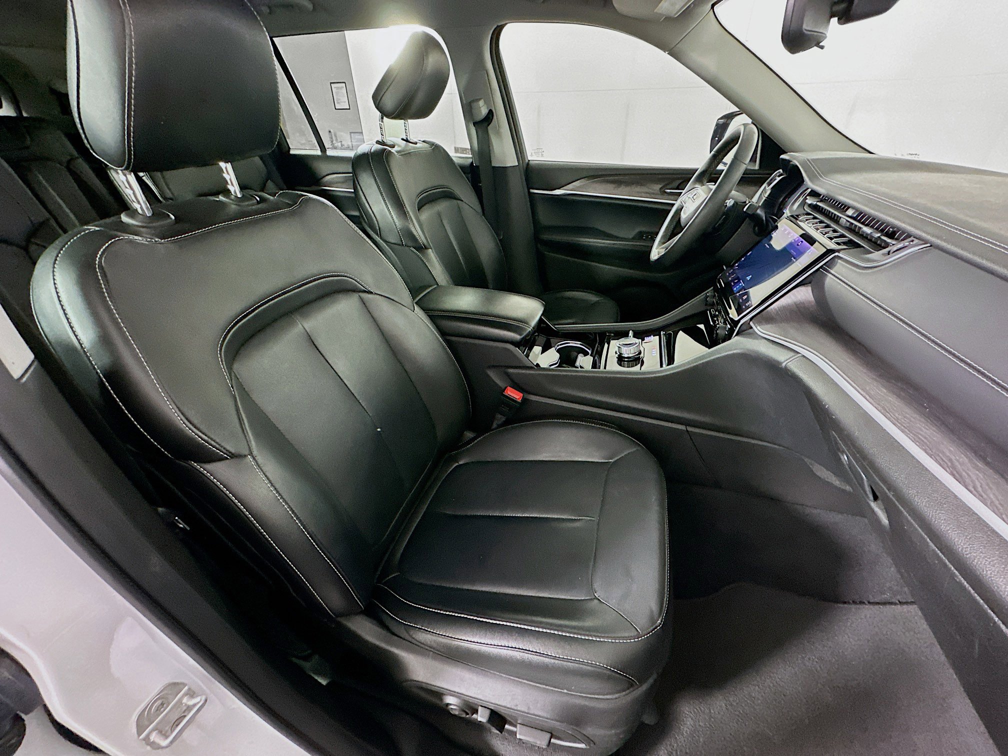 Used 2023 Jeep Grand Cherokee L Limited image 32