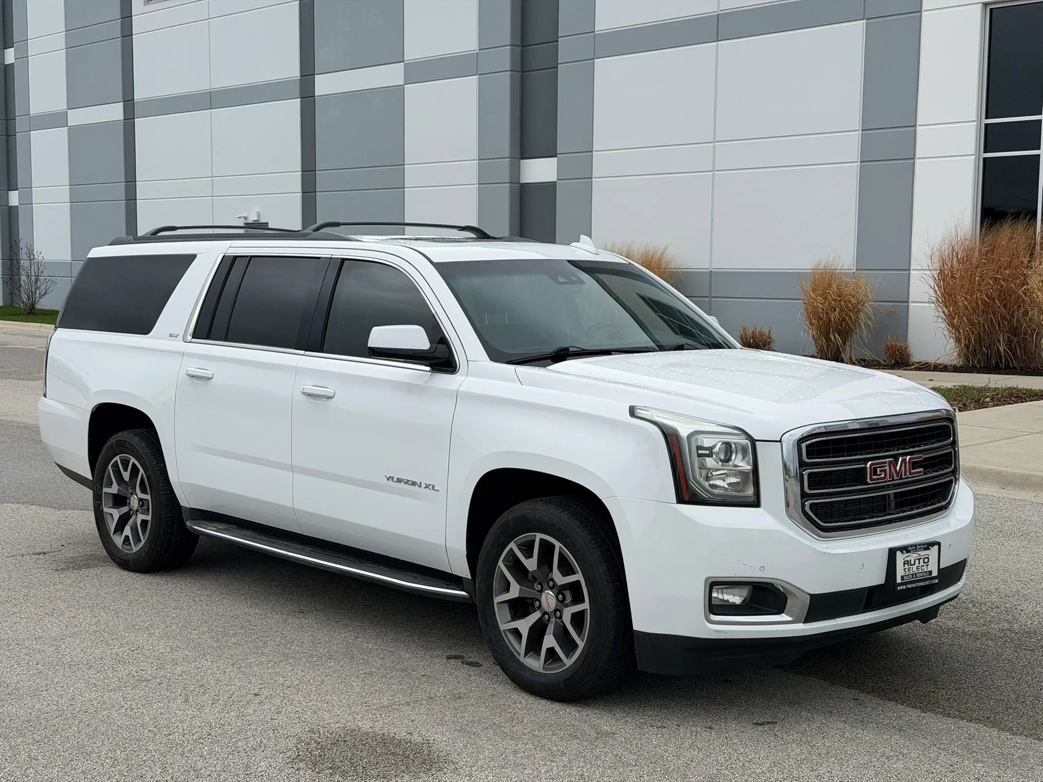 Used 2016 GMC Yukon XL SLT w/ HD Trailering Package image 3