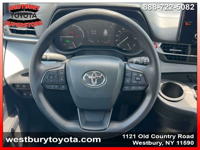 Used 2025 Toyota Sienna LE FWD image 18