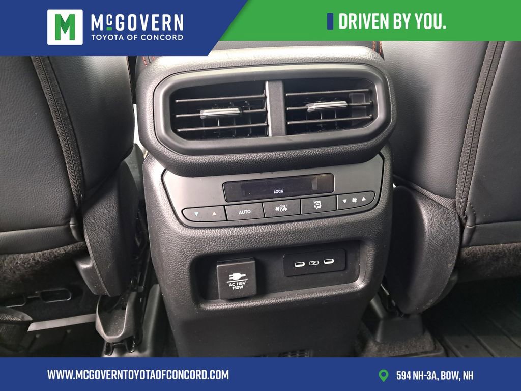 Used 2025 Honda Pilot TrailSport image 37