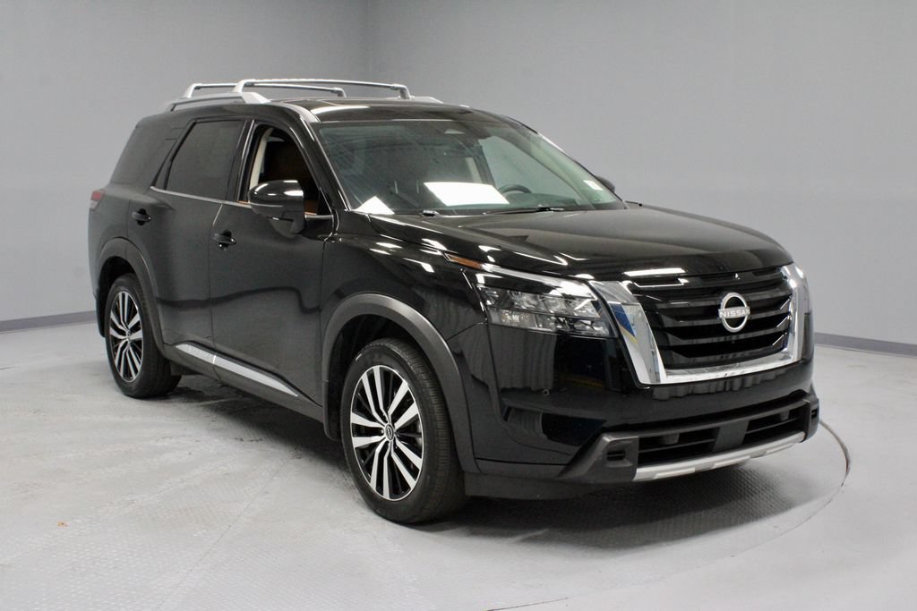 Certified 2025 Nissan Pathfinder Platinum w/ Cargo Package AWD/4WD image 1