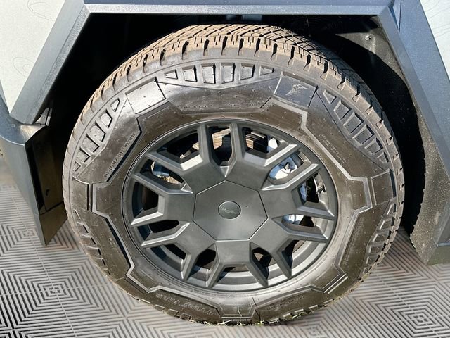 Used 2024 Tesla Cybertruck Cyberbeast AWD/4WD image 28