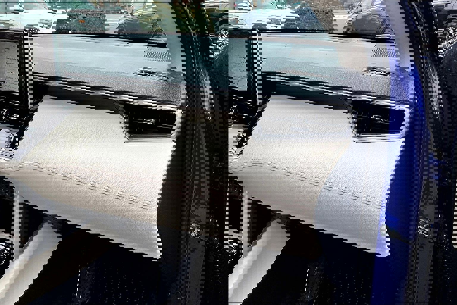 Used 2023 Toyota Corolla Cross XLE w/ Convenience Package image 16