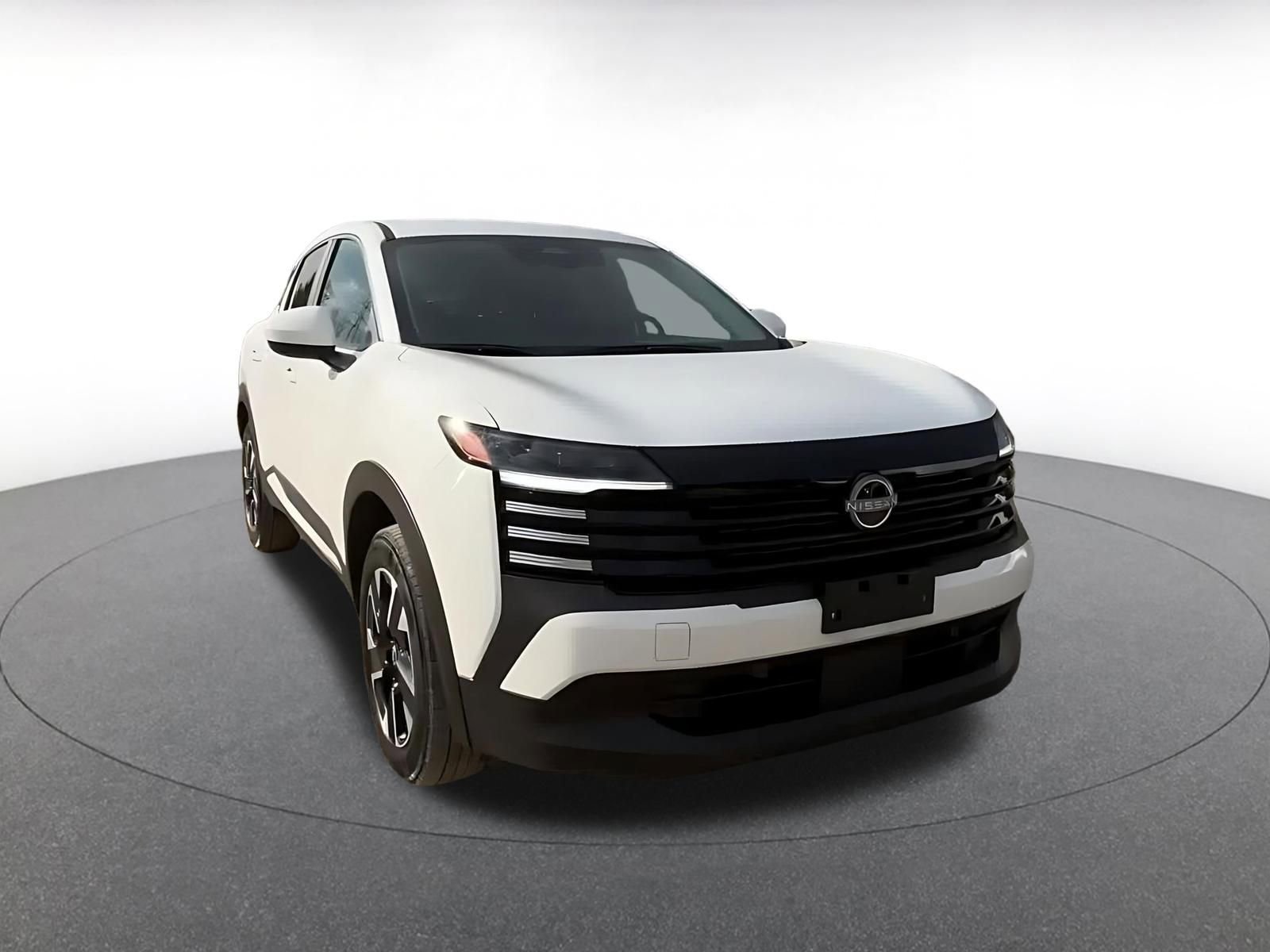 Used 2025 Nissan Kicks SV AWD/4WD image 3