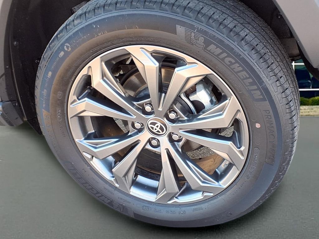Used 2023 Toyota RAV4 XLE Premium image 30