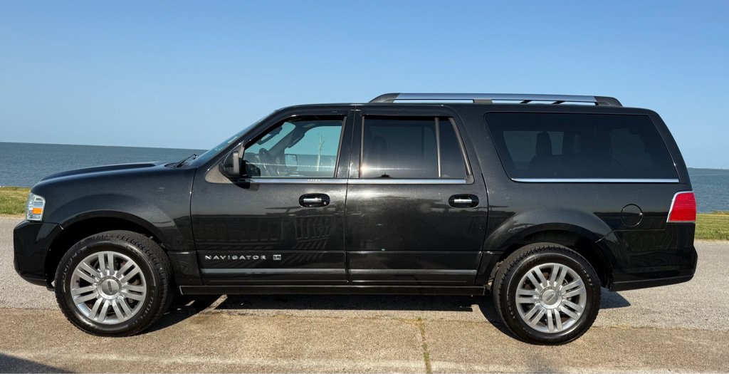 Used 2013 Lincoln Navigator L 4WD w/ HD Trailer Tow Pkg image 8