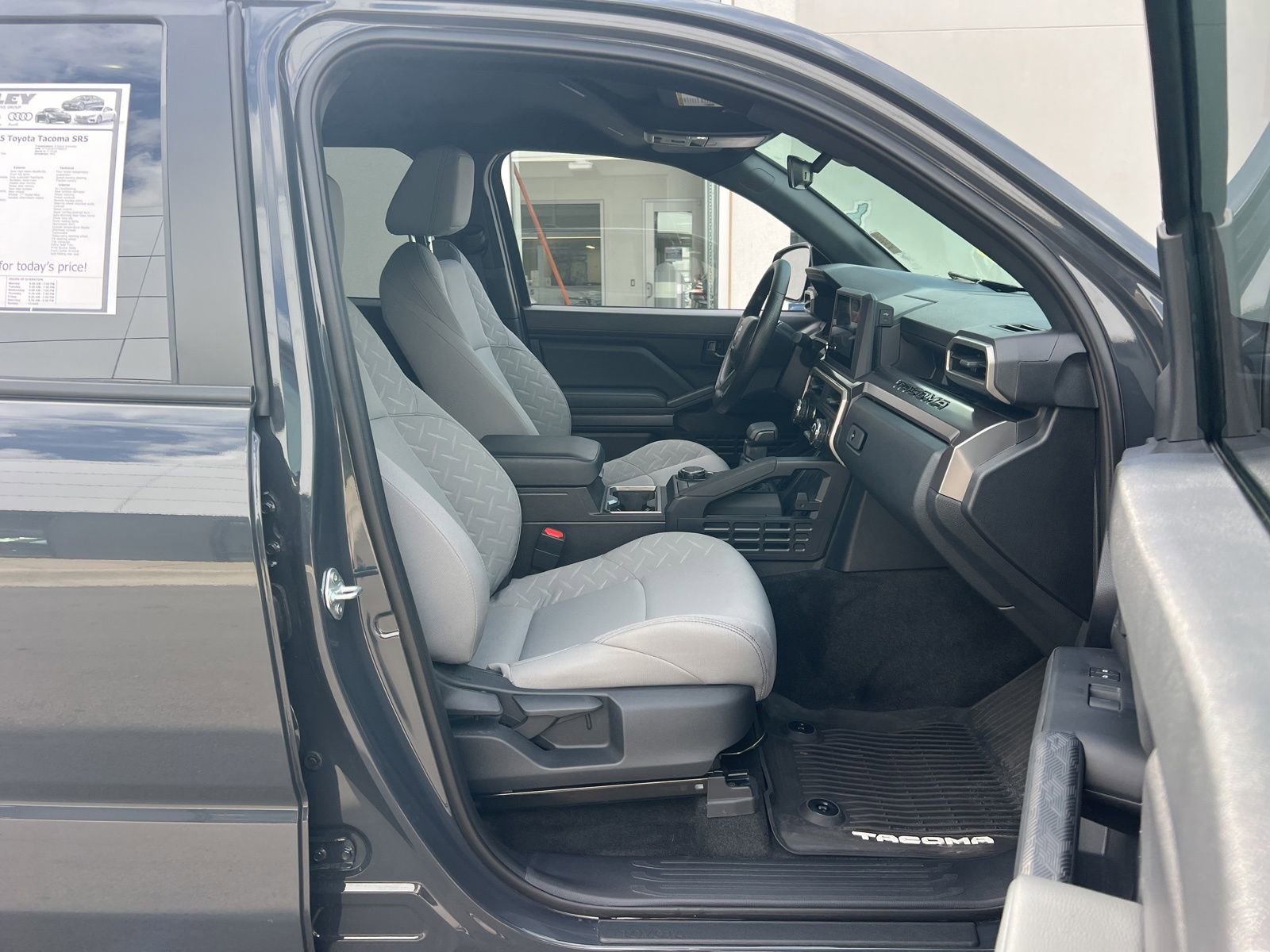 Used 2025 Toyota Tacoma SR5 image 33