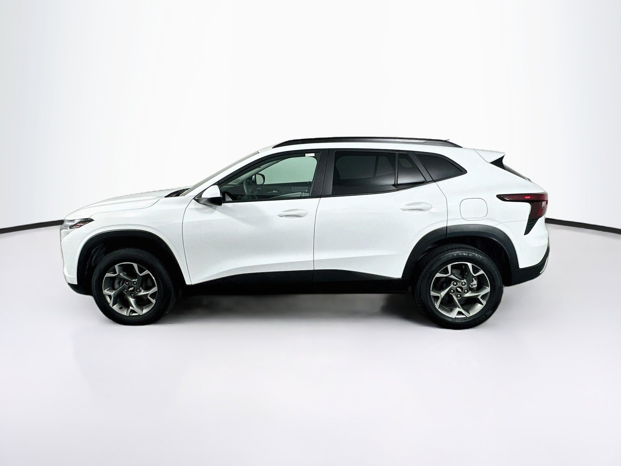 Used 2025 Chevrolet Trax LT FWD image 4