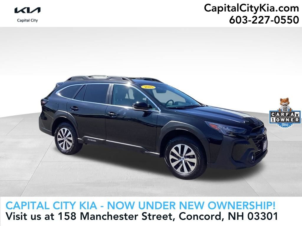 Used 2025 Subaru Outback Premium AWD/4WD image 1