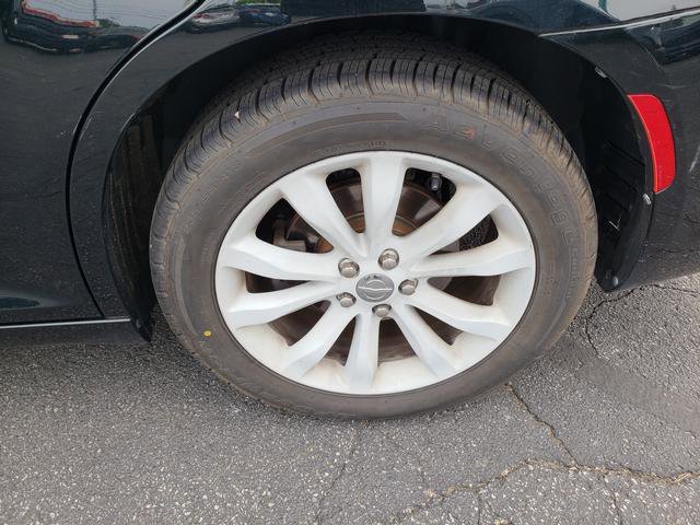 Used 2016 Chrysler 300 C w/ Harman/Kardon Audio Group image 27