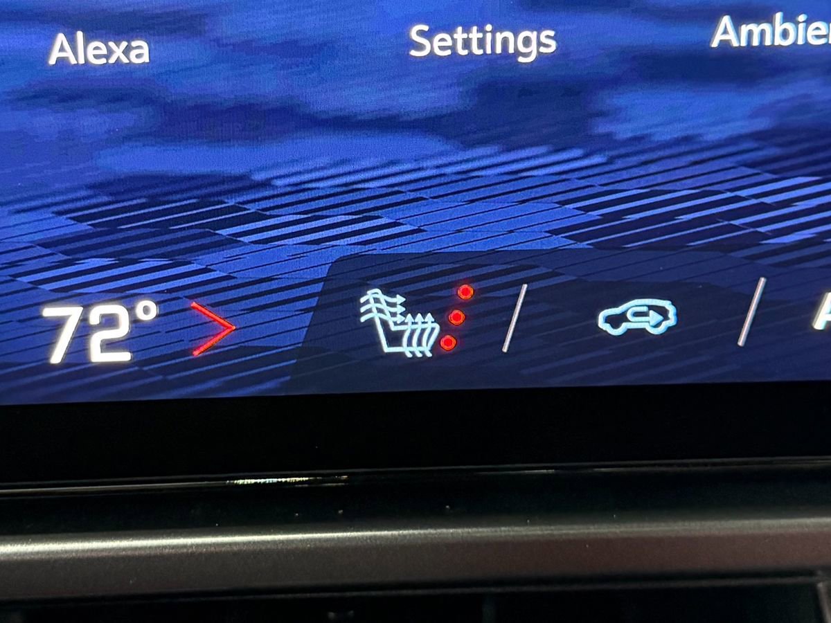 Used 2025 Chevrolet Equinox EV RS FWD image 26