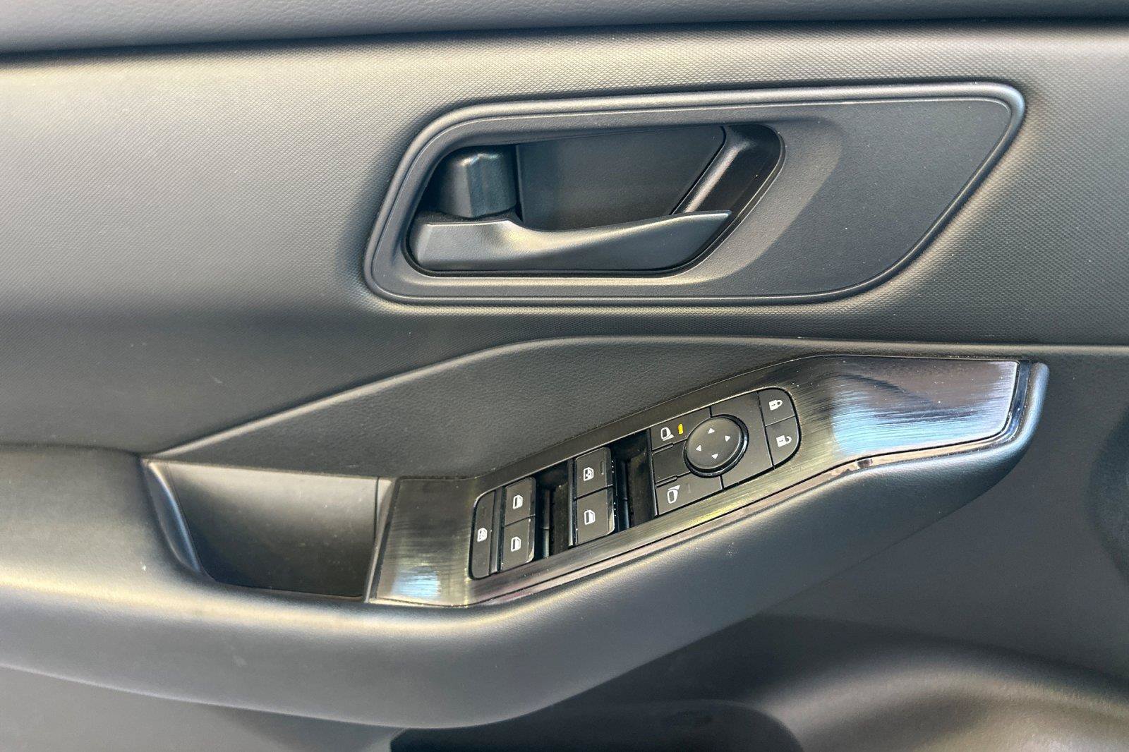 Certified 2024 Nissan Rogue S AWD/4WD image 11