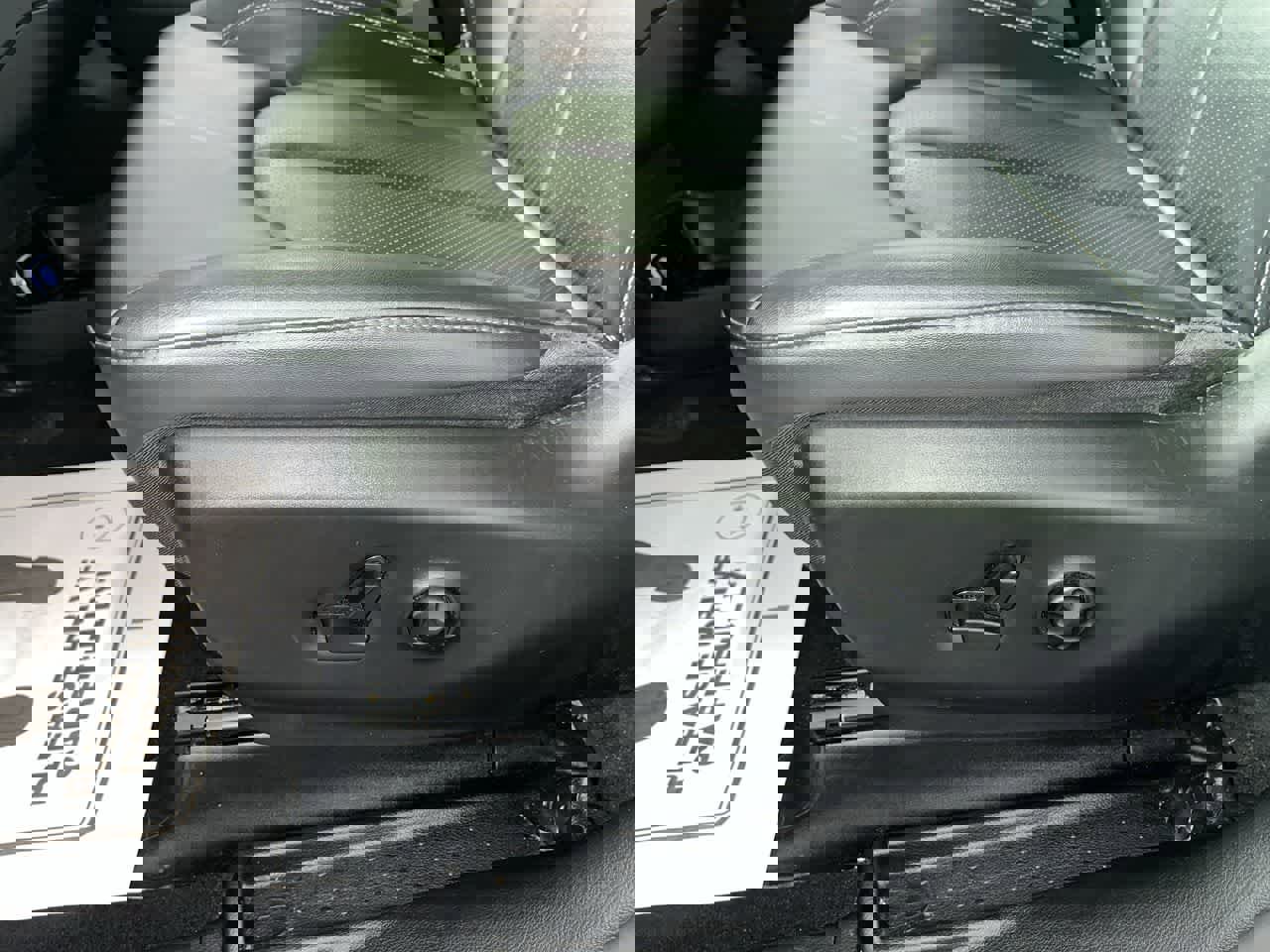 Used 2024 Chrysler Pacifica Limited image 14