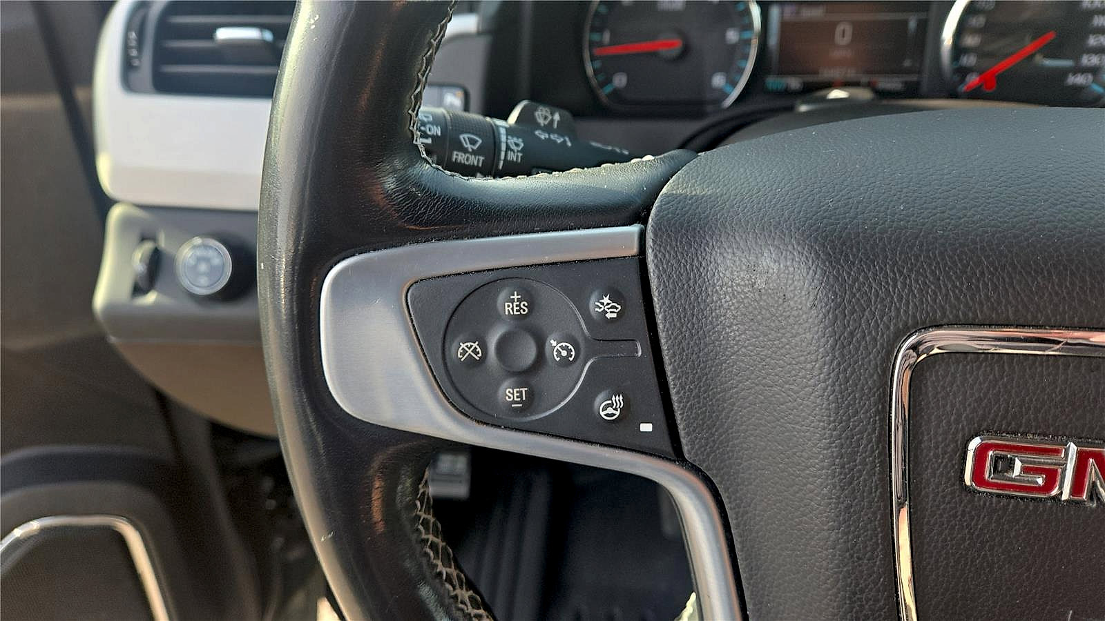 Used 2019 GMC Yukon SLT AWD/4WD image 13