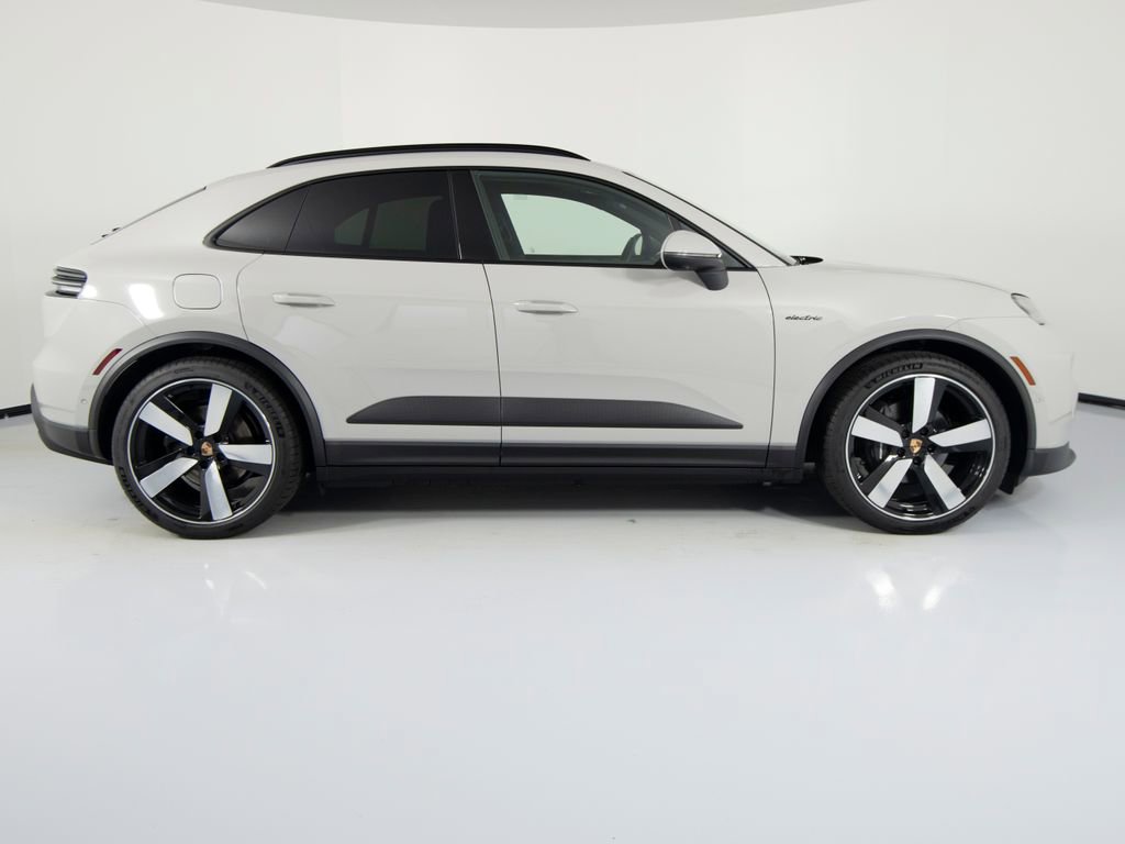New 2026 Porsche Macan 4 Electric image 11