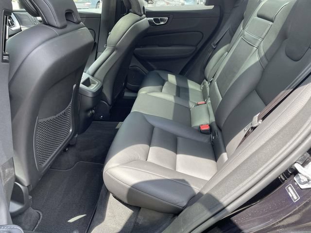 Used 2019 Volvo XC60 T6 Momentum w/ Multimedia Package AWD/4WD image 17