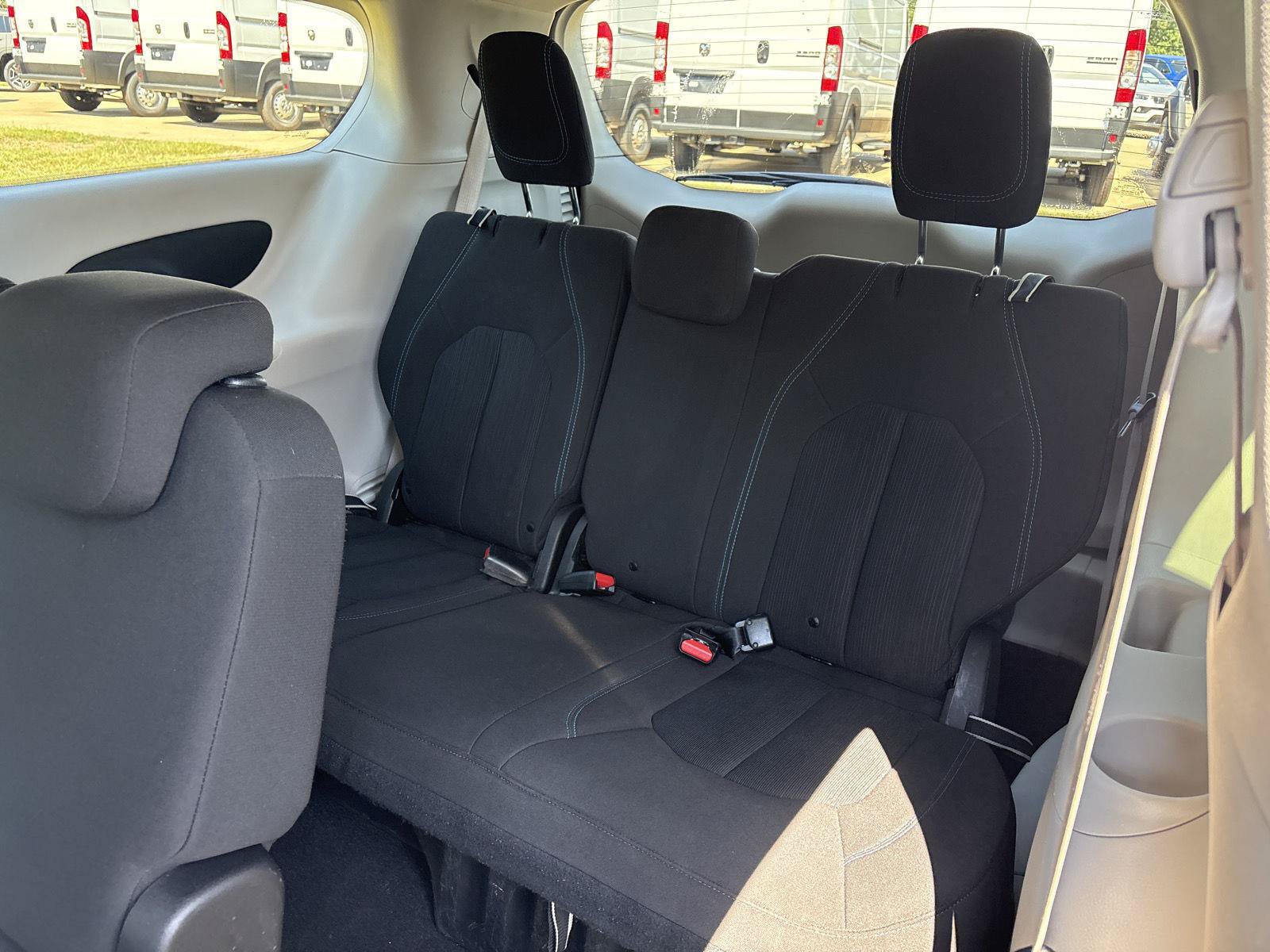 Used 2021 Chrysler Pacifica Touring FWD image 11