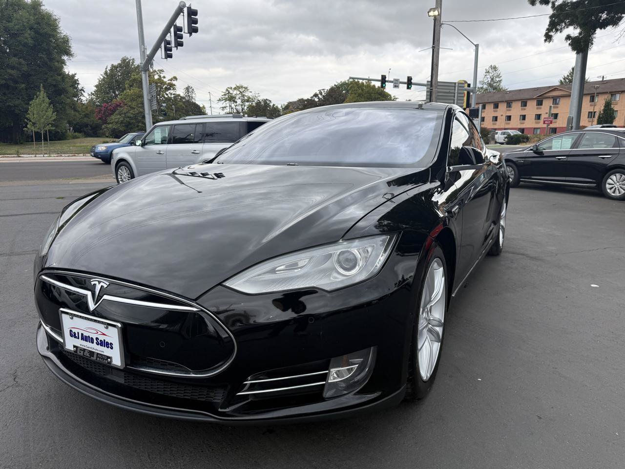 Used 2015 Tesla Model S 70 RWD image 3