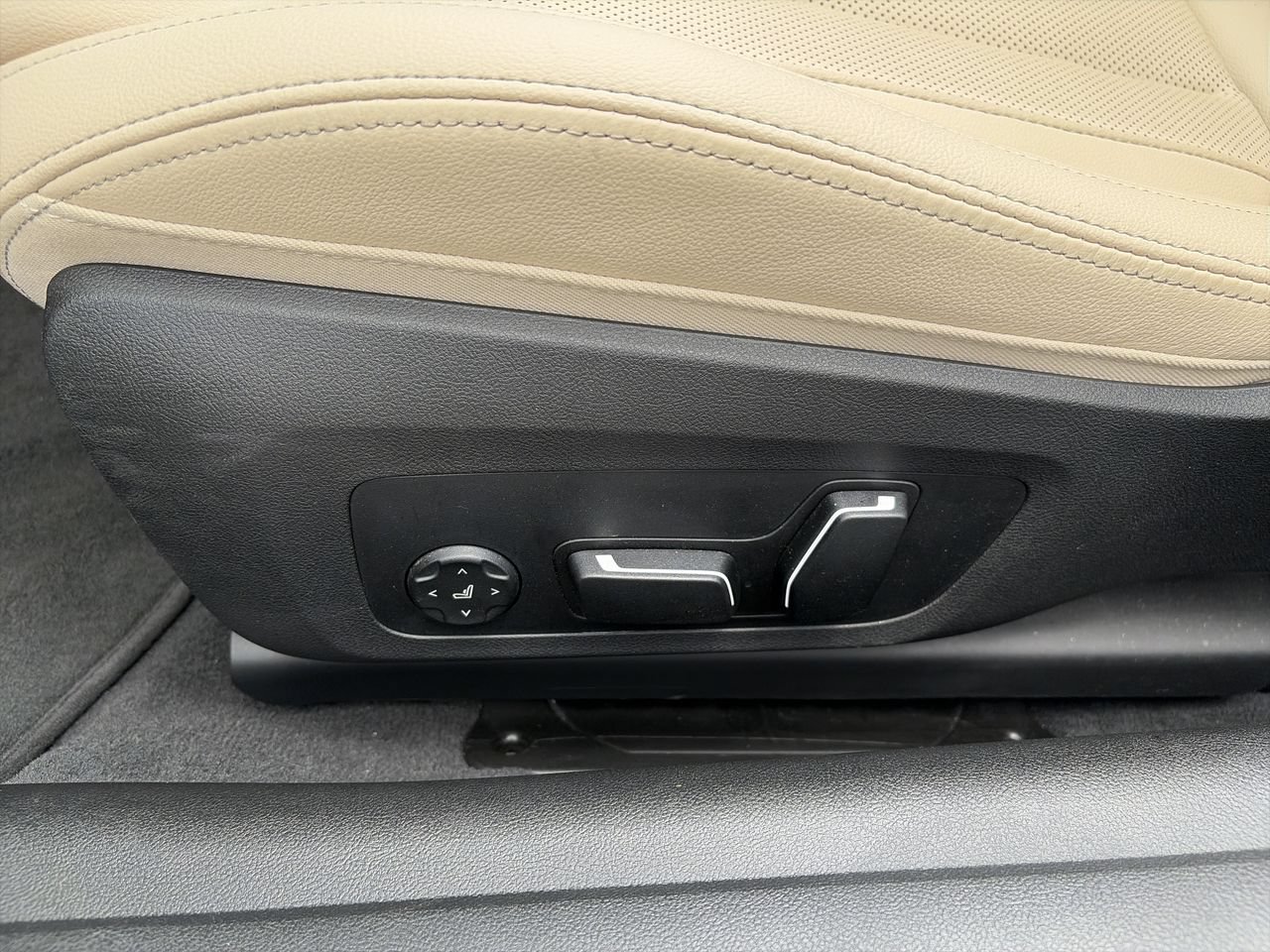 Used 2024 BMW 430i xDrive Convertible w/ M Sport Package AWD/4WD image 15