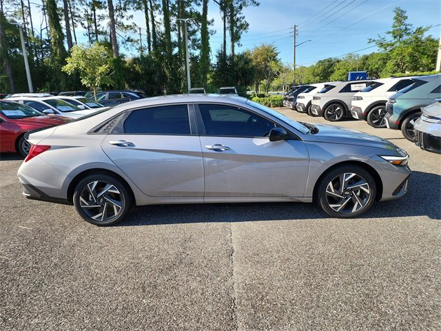 New 2025 Hyundai Elantra SEL image 2
