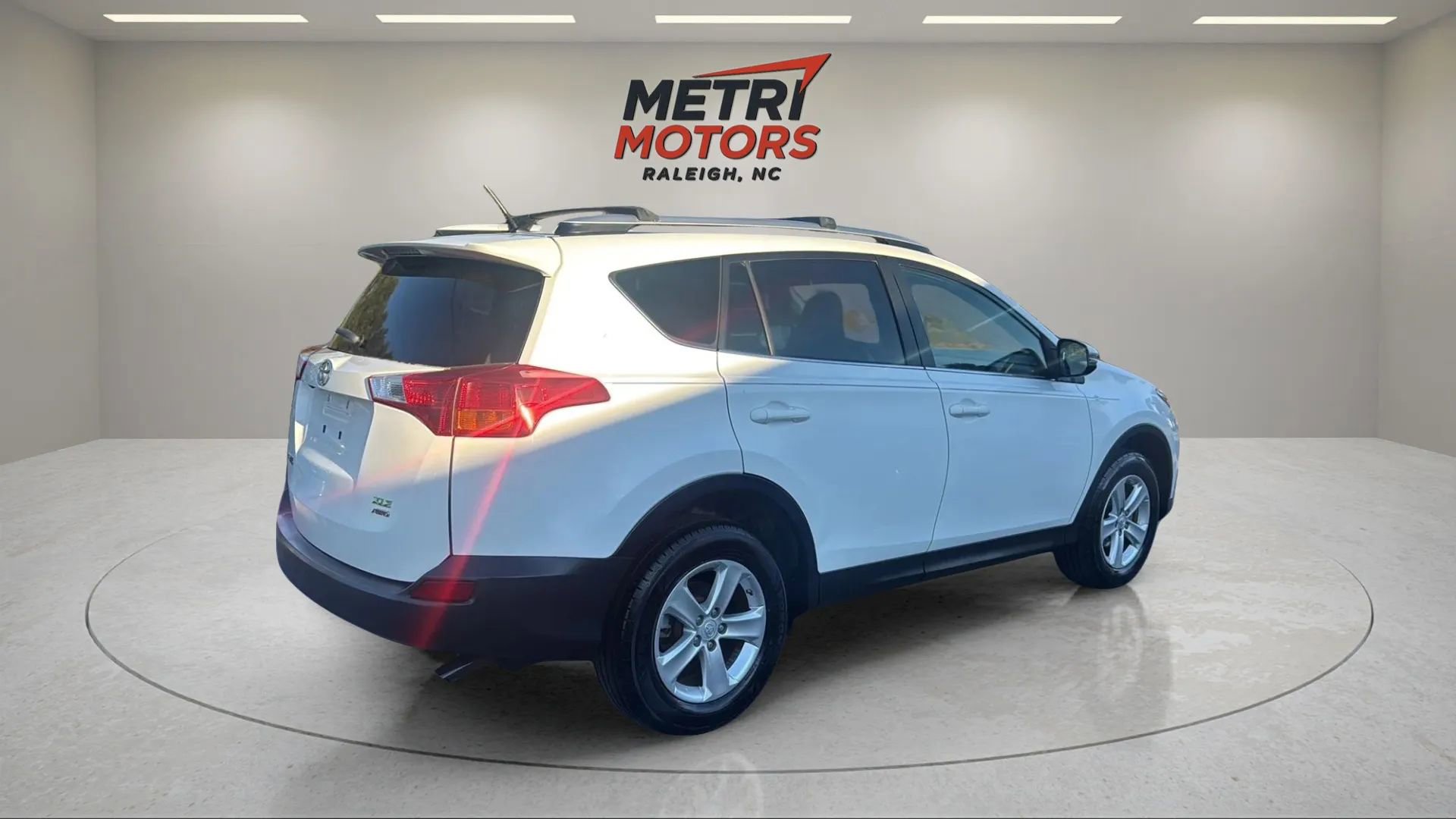 Used 2013 Toyota RAV4 XLE AWD/4WD image 4