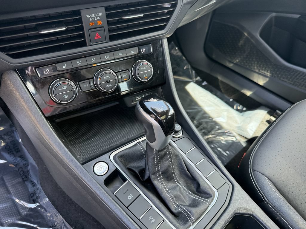 Used 2024 Volkswagen Jetta SE FWD image 21