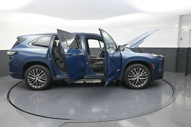 Used 2025 Buick Enclave Avenir AWD/4WD image 47