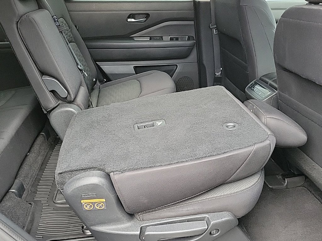 Used 2022 Nissan Pathfinder SV AWD/4WD image 16