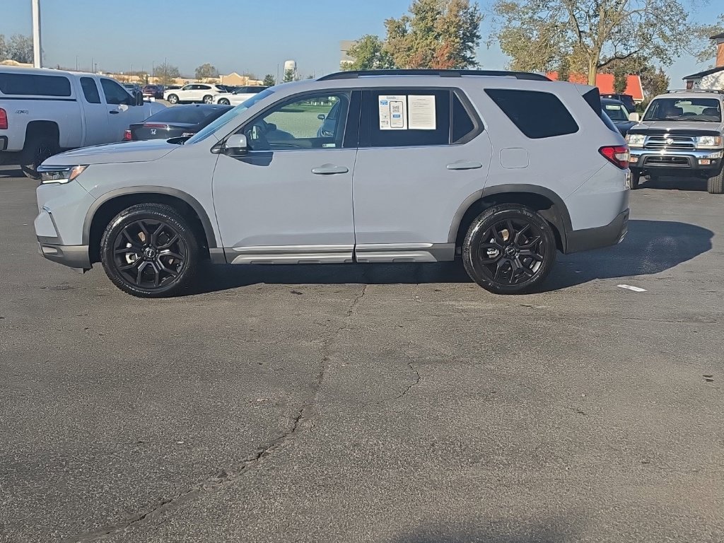 Certified 2025 Honda Pilot Touring image 4
