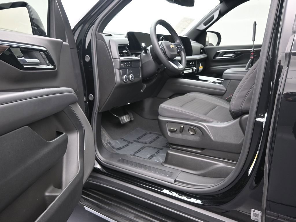 Used 2025 Chevrolet Tahoe LS image 14