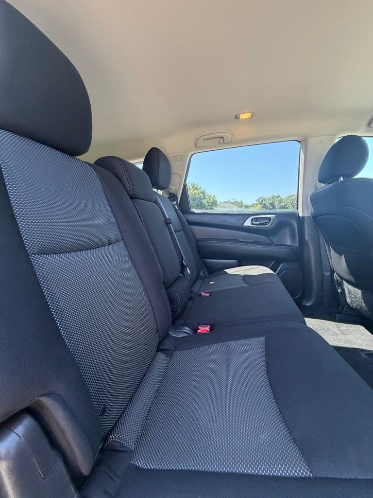 Used 2019 Nissan Pathfinder S FWD image 18
