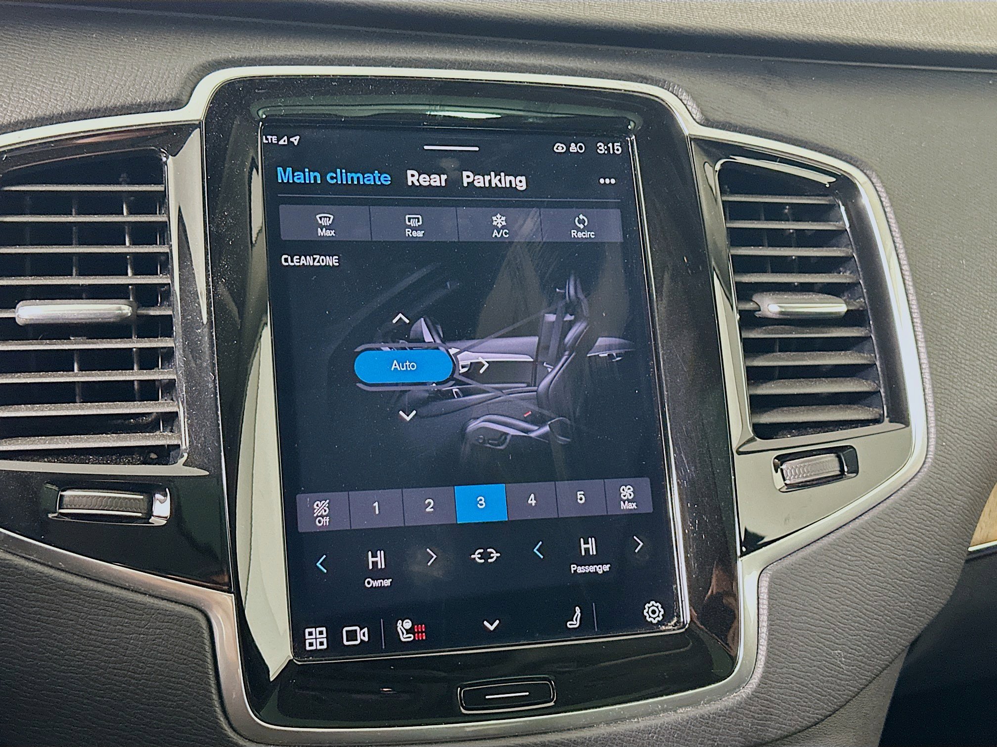 Used 2023 Volvo XC90 B6 Plus w/ Protection Package Premier image 23