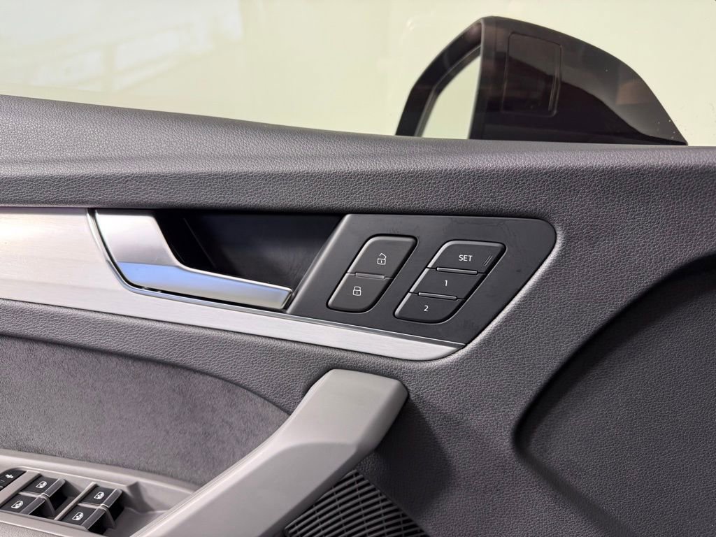 Used 2021 Audi SQ5 Prestige w/ Prestige Package image 22