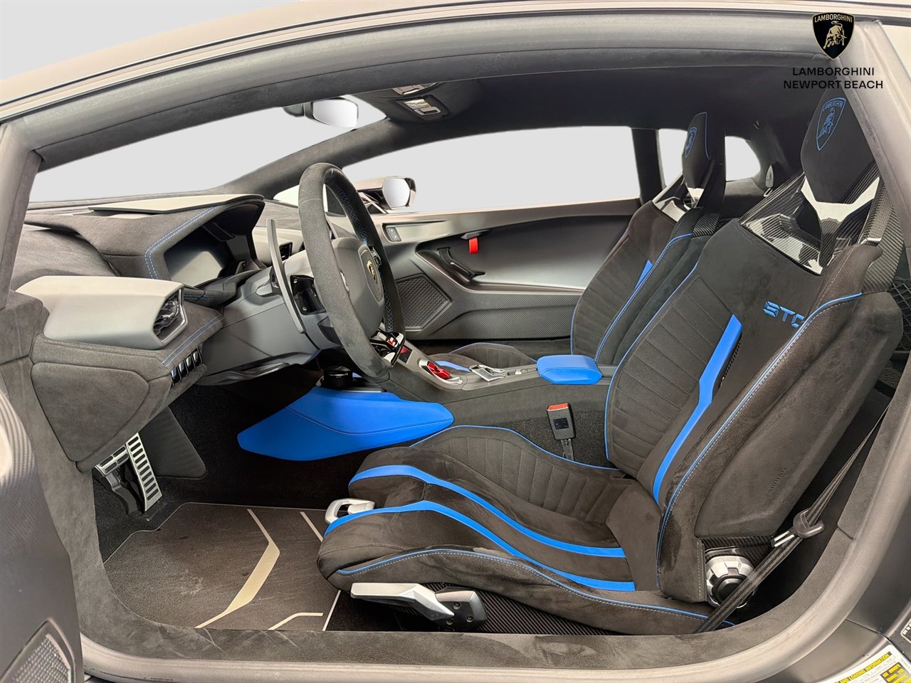 Used 2024 Lamborghini Huracan STO RWD image 27