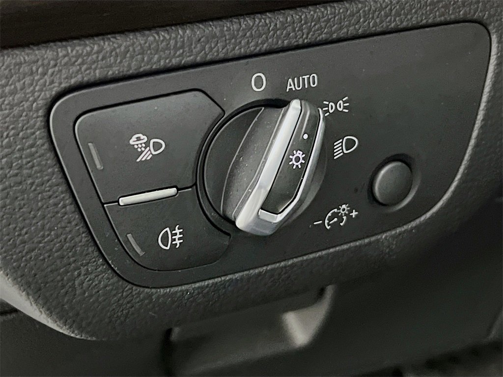 Used 2023 Audi Q5 2.0T Premium w/ Convenience Package image 10