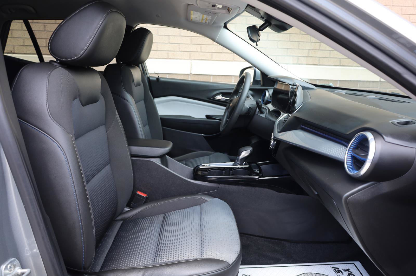 Used 2024 Chevrolet Trax LT FWD image 26