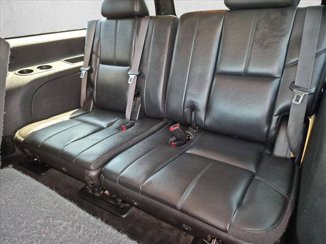 Used 2013 Chevrolet Suburban LT RWD image 14