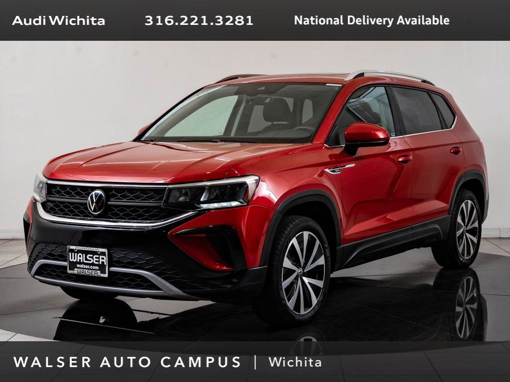 Used 2023 Volkswagen Taos SE w/ Panoramic Sunroof Package FWD image 1