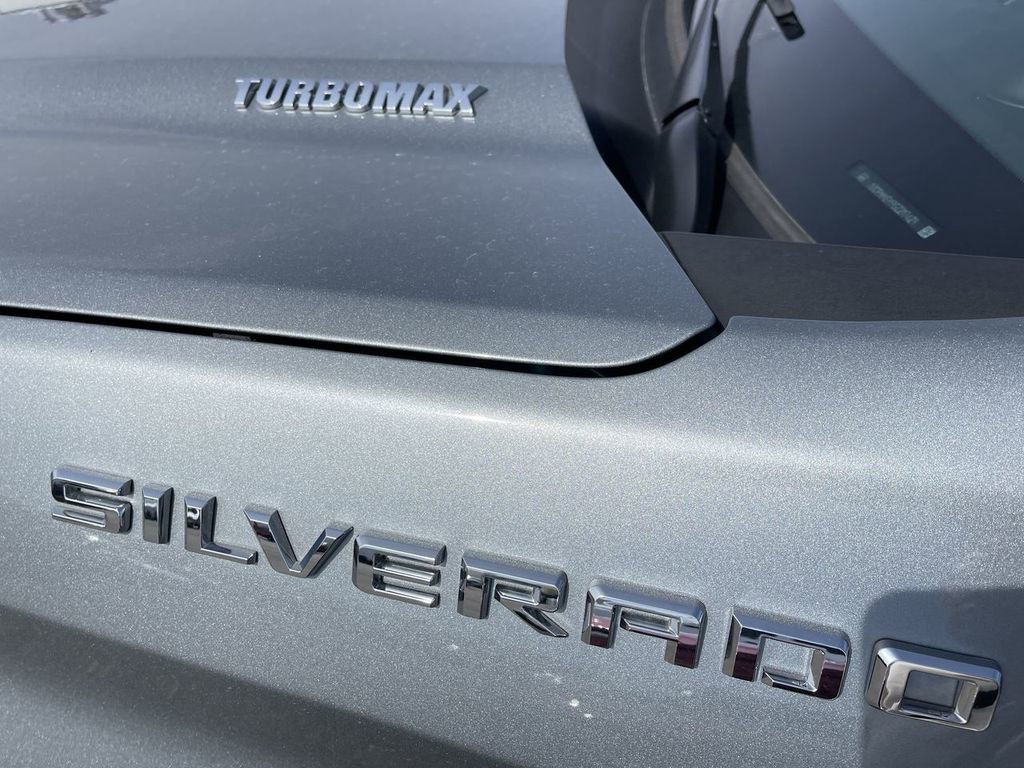 Used 2025 Chevrolet Silverado 1500 LT AWD/4WD image 3