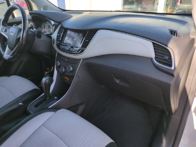 Used 2022 Chevrolet Trax LT w/ LT Convenience Package AWD/4WD image 21