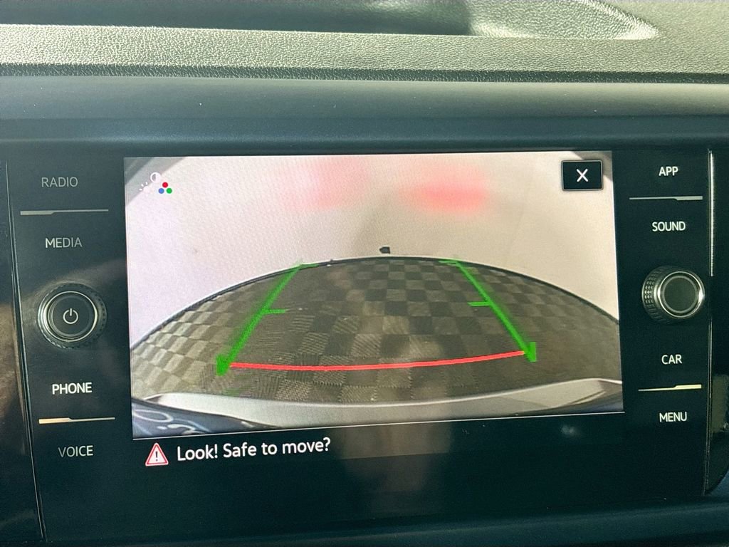 Used 2024 Volkswagen Taos SE image 16