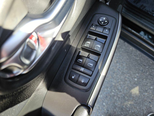 Used 2020 Jeep Cherokee Latitude Plus w/ Comfort/Convenience Group image 10