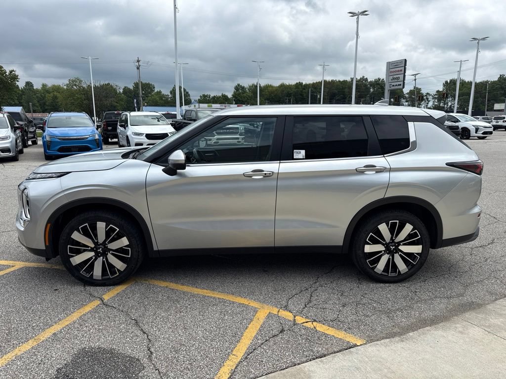 Used 2025 Mitsubishi Outlander SE AWD/4WD image 8