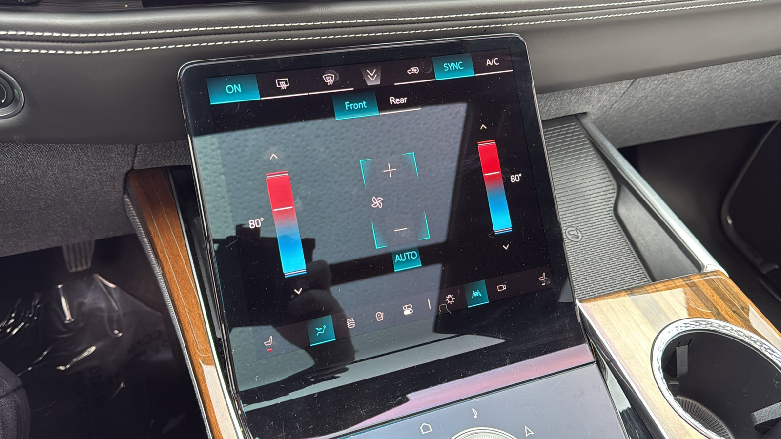 Used 2025 Cadillac Escalade Premium Luxury Platinum image 21