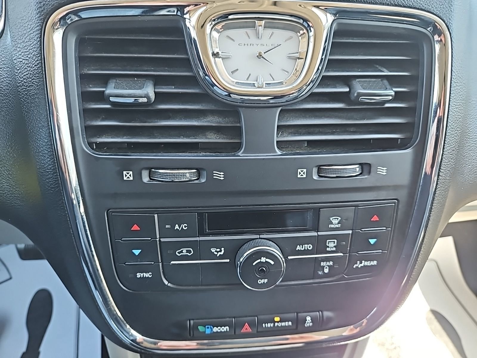 Used 2016 Chrysler Town & Country Touring FWD image 26