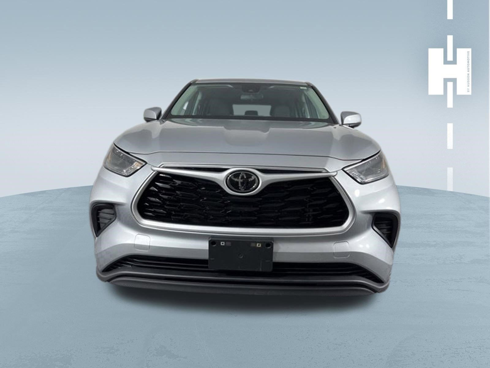 Used 2023 Toyota Highlander L FWD image 3